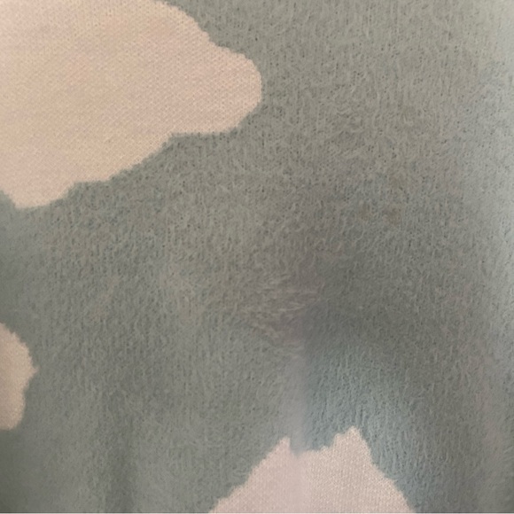 Blue sweater with cloud detailing - Picture 3 of 3